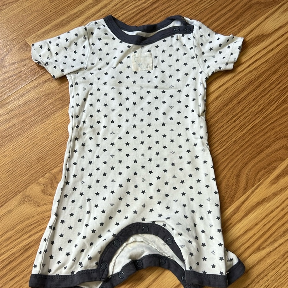 Burt’s bees, onesie size 6 to 9 months